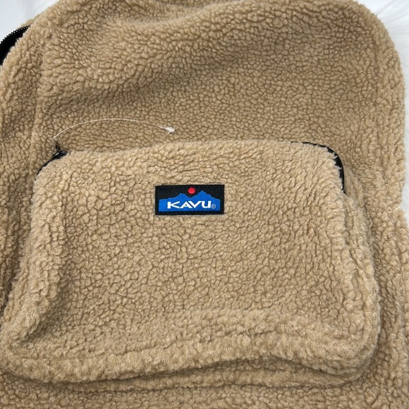 KAVU Backpack FLEECE Driftwood 16” x 12” x 5.5” (18L or 1100 cu in) - Picture 2 of 9